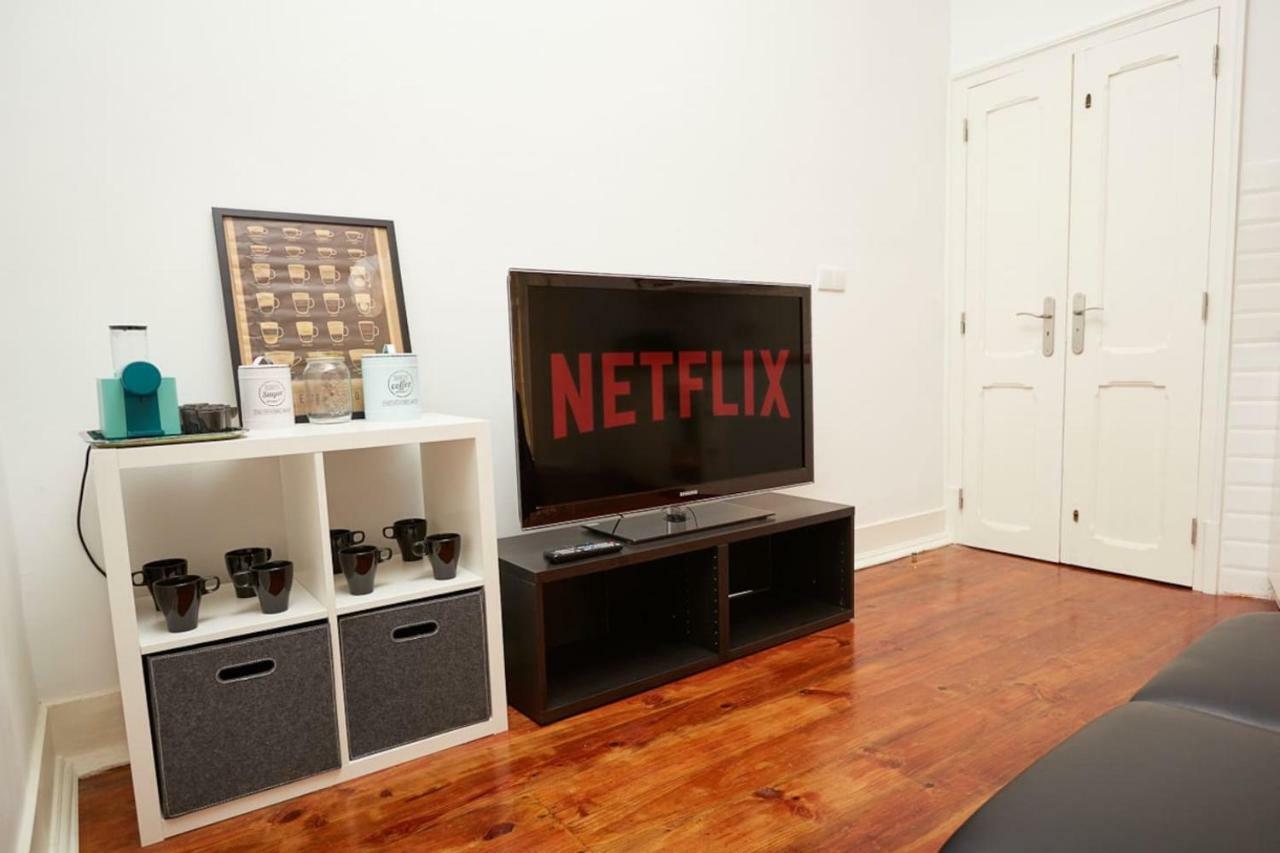 Charming One Bedroom Flat Lisbon Bagian luar foto